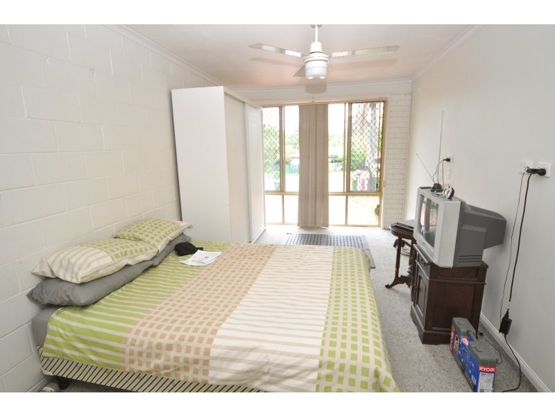 2/5 Jupiter Close, Labrador QLD 4215
