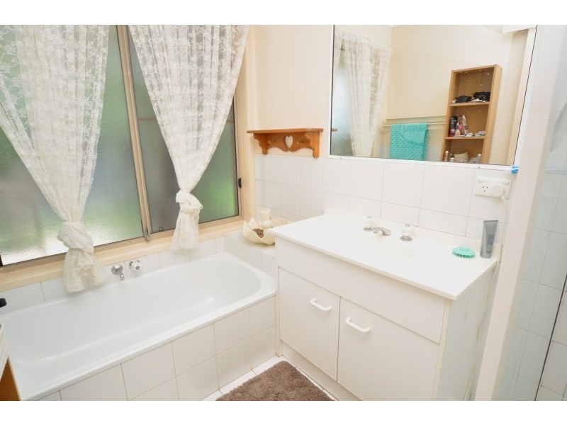 31 Captain Cook Close, Arundel QLD 4214
