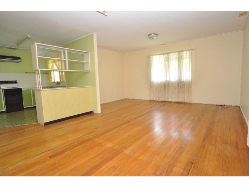 47 Deakin Avenue, Southport QLD 4215