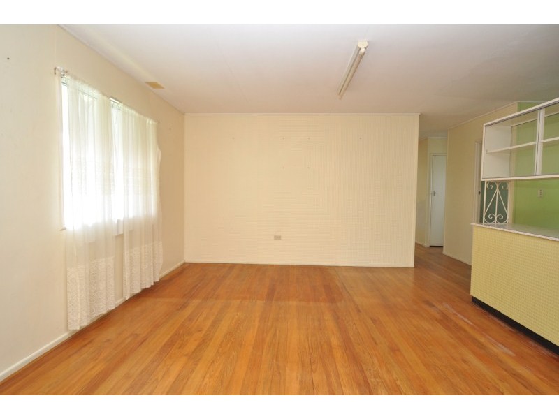 47 Deakin Avenue, Southport QLD 4215