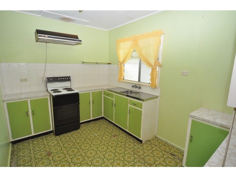 47 Deakin Avenue, Southport QLD 4215