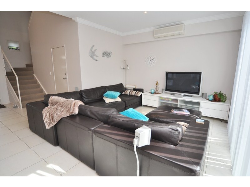 3/38 Government Road, Labrador QLD 4215