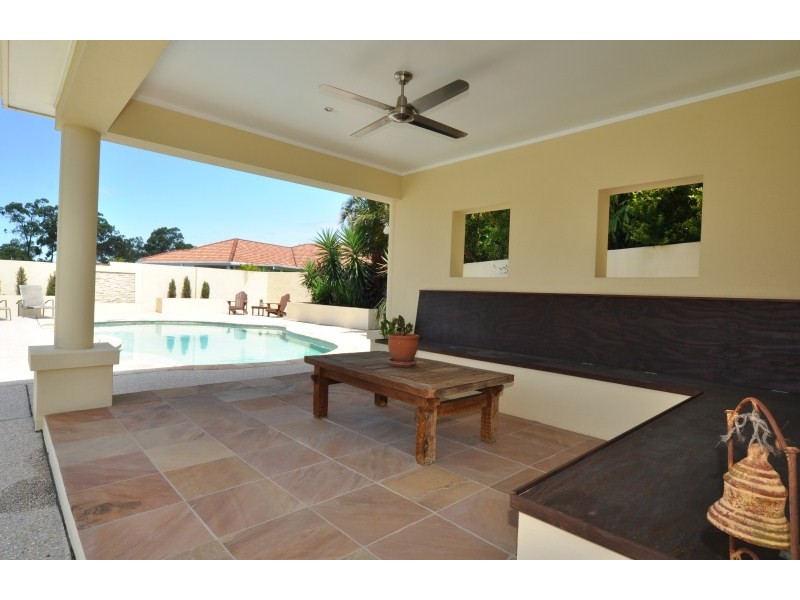 3 London Chase, Arundel QLD 4214