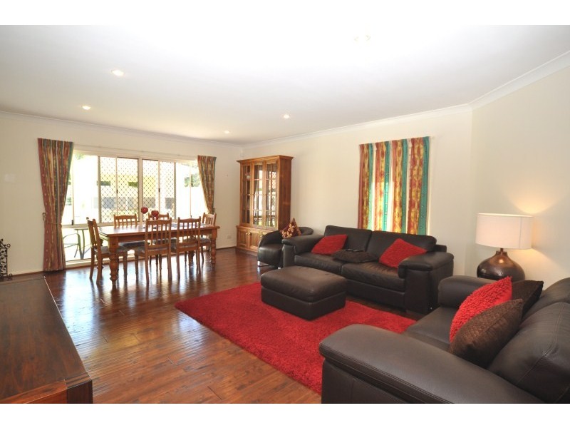 3 London Chase, Arundel QLD 4214