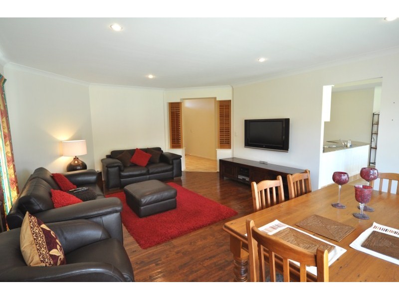 3 London Chase, Arundel QLD 4214
