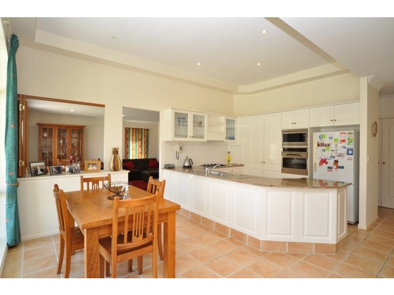 3 London Chase, Arundel QLD 4214
