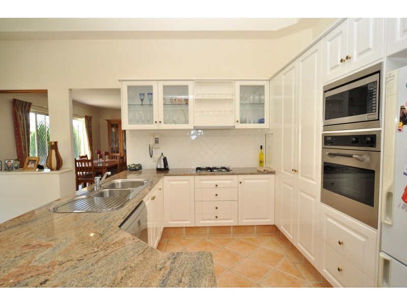 3 London Chase, Arundel QLD 4214