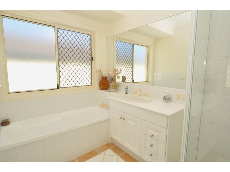 3 London Chase, Arundel QLD 4214