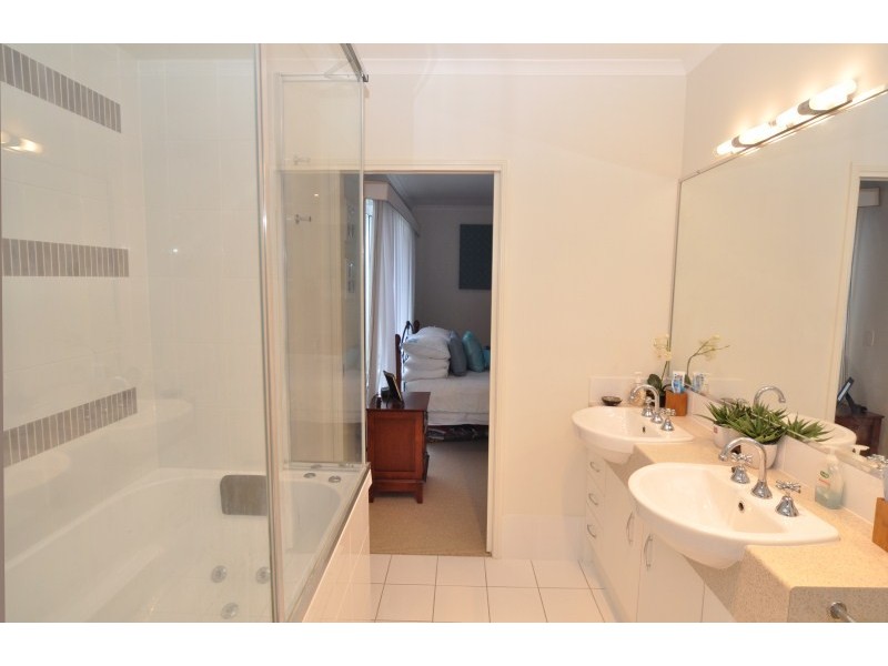 35 Casuarina Drive, Molendinar QLD 4214