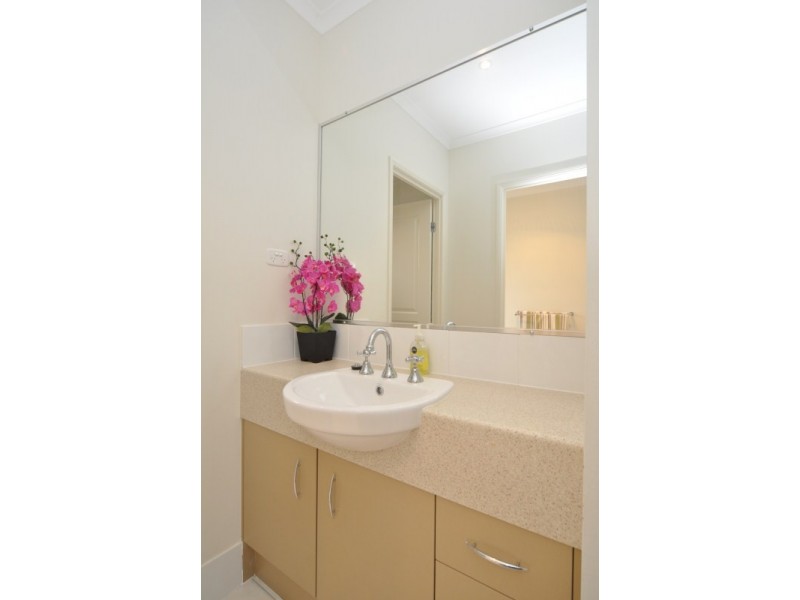 35 Casuarina Drive, Molendinar QLD 4214