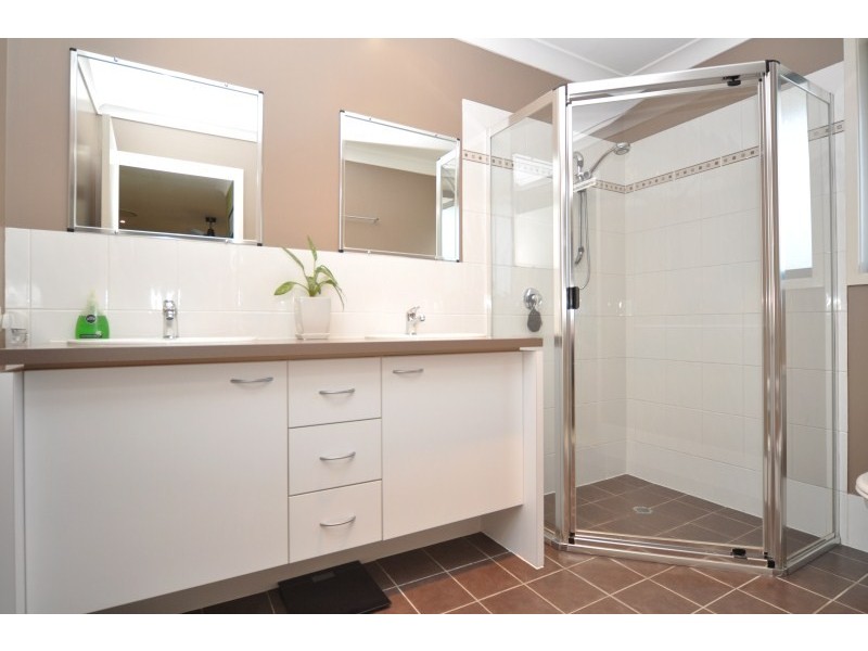 27 Casuarina Drive, Molendinar QLD 4214