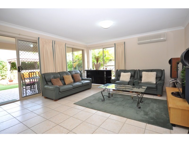 72 Crestwood Drive, Molendinar QLD 4214