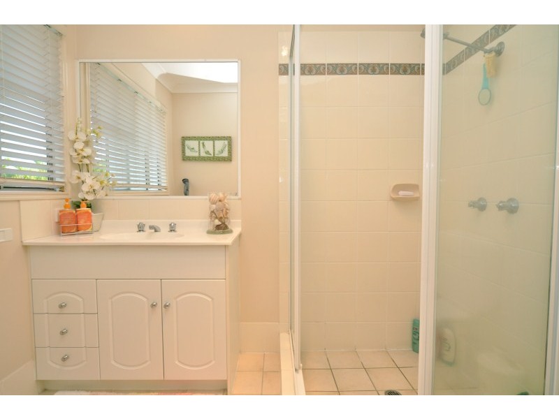 72 Crestwood Drive, Molendinar QLD 4214