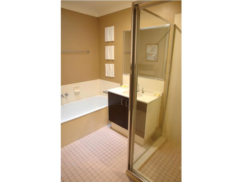 92/601 Pine Ridge Road, Biggera Waters QLD 4216