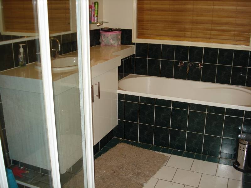 6 County Close, Parkwood QLD 4214