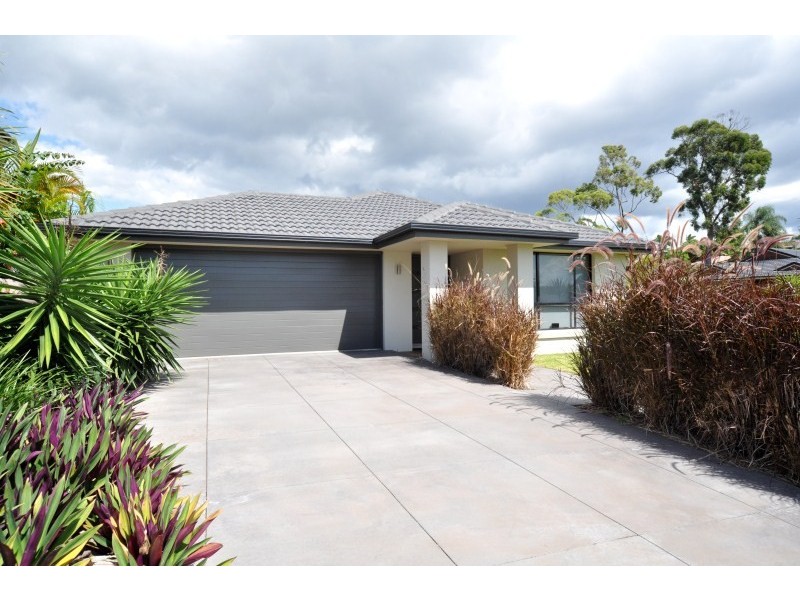 64 Dellwood Circuit, Molendinar QLD 4214