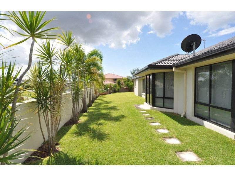 64 Dellwood Circuit, Molendinar QLD 4214