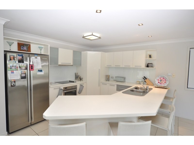 64 Dellwood Circuit, Molendinar QLD 4214