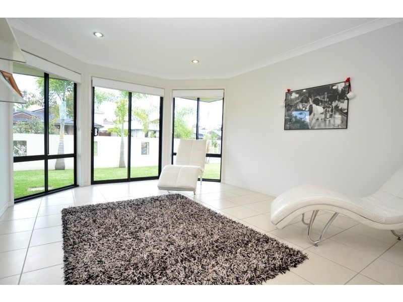 64 Dellwood Circuit, Molendinar QLD 4214