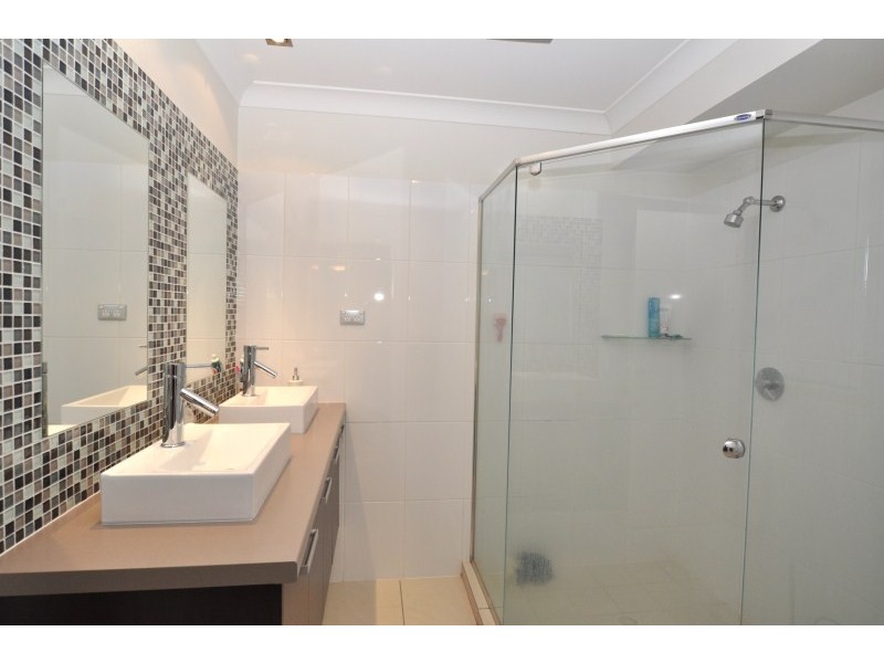 64 Dellwood Circuit, Molendinar QLD 4214