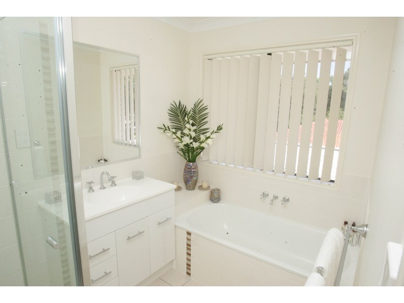 20 Beitz Avenue, Labrador QLD 4215