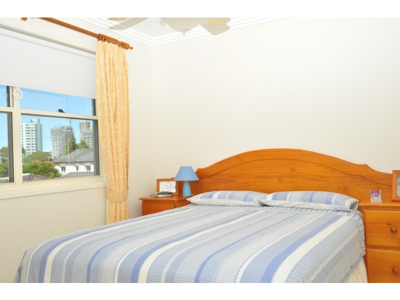 2/197 High Street, Southport QLD 4215