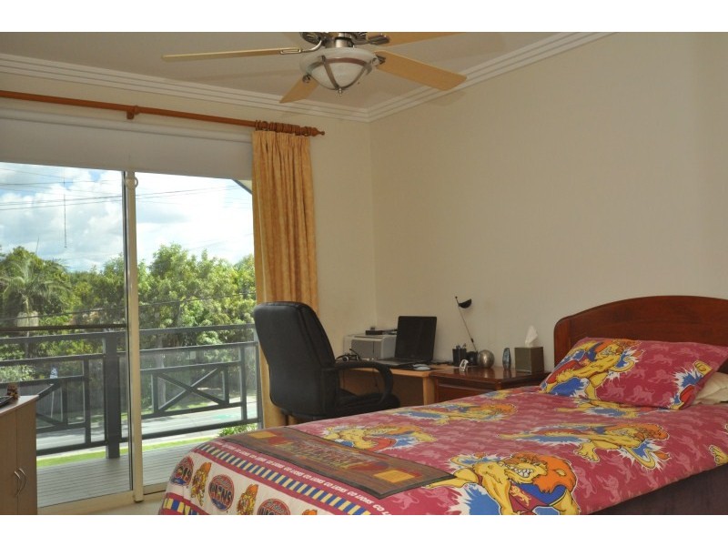 2/197 High Street, Southport QLD 4215