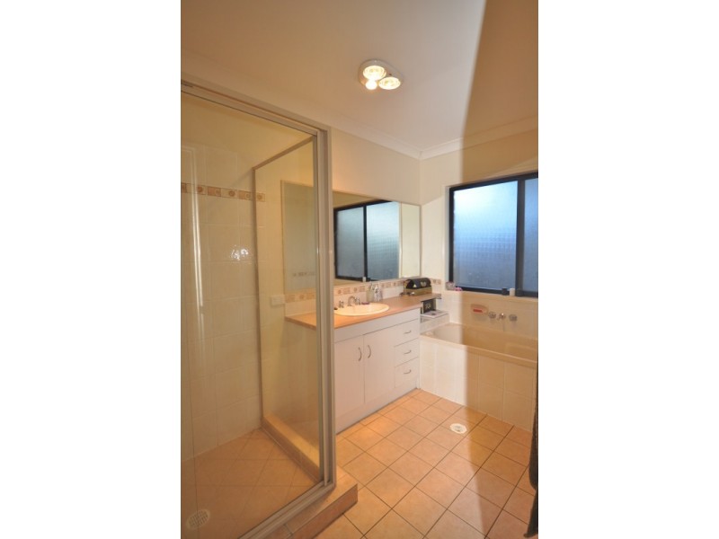 60 Coachwood Drive, Molendinar QLD 4214