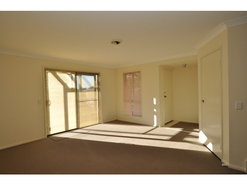 2/104 Greenacre Drive, Parkwood QLD 4214