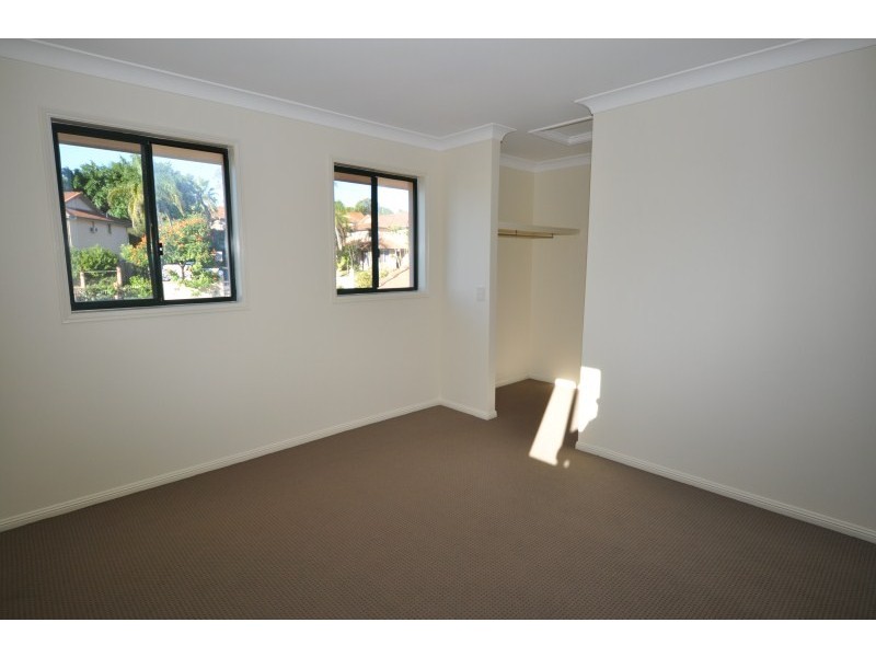 2/104 Greenacre Drive, Parkwood QLD 4214