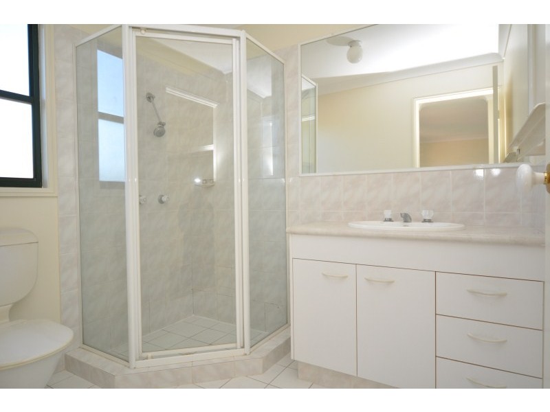 2/104 Greenacre Drive, Parkwood QLD 4214