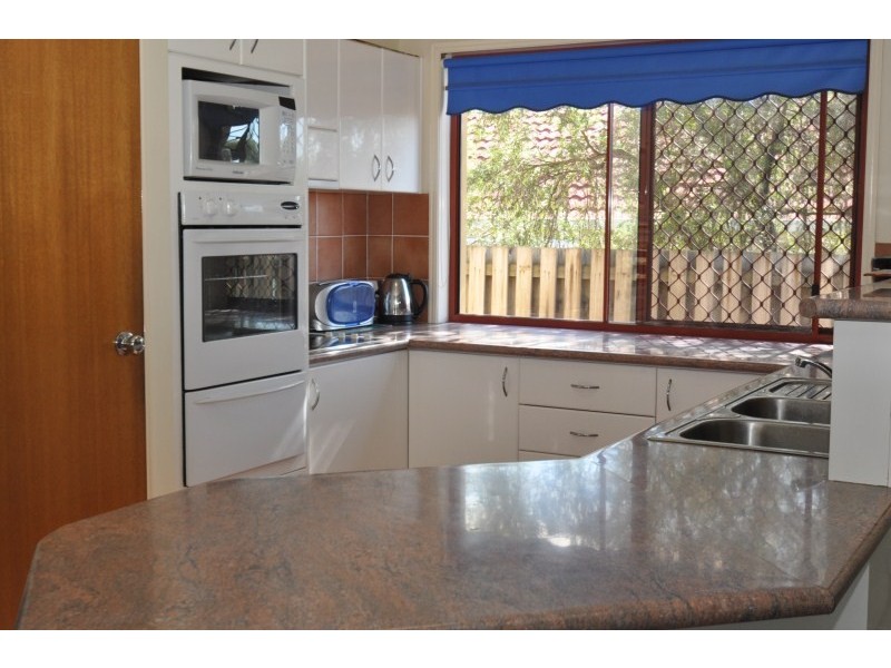 8 Daintree Drive, Parkwood QLD 4214