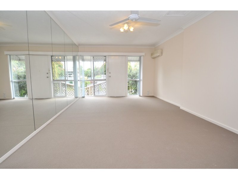 2/2 Wynflo Street, Labrador QLD 4215