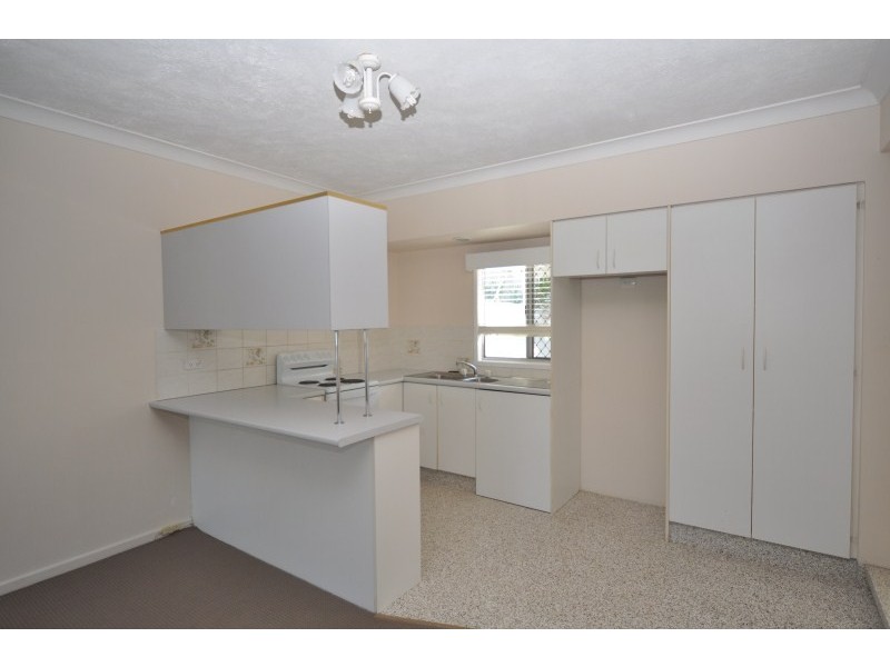 2/2 Wynflo Street, Labrador QLD 4215