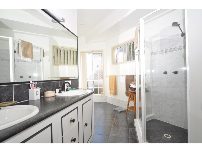 5 Hirono Court, Parkwood QLD 4214