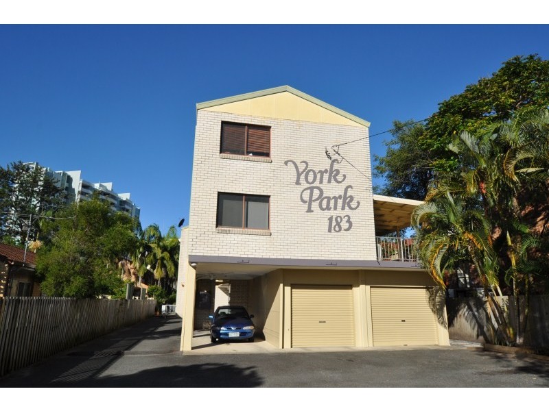 2/183 Muir Street, Labrador QLD 4215