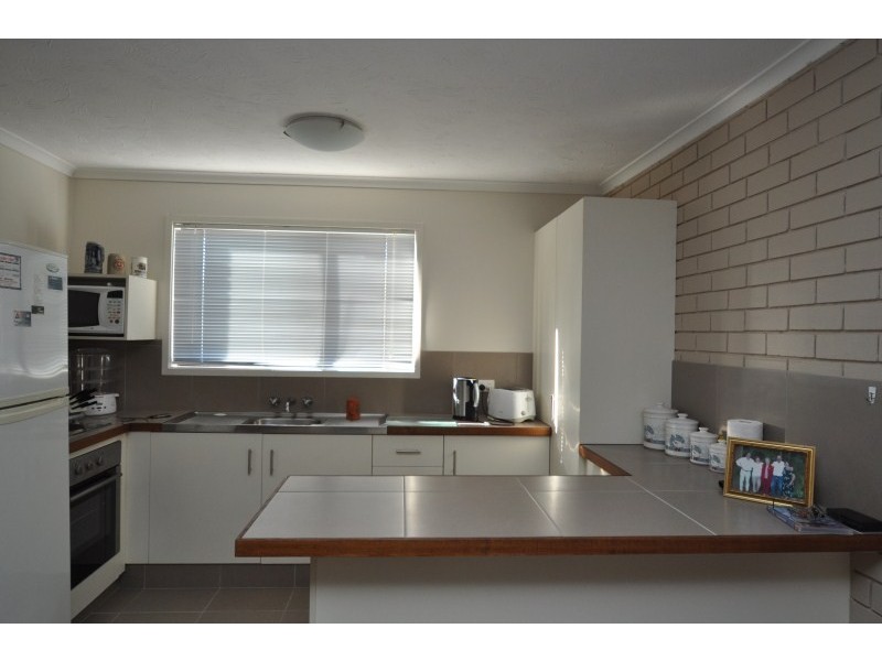 2/183 Muir Street, Labrador QLD 4215