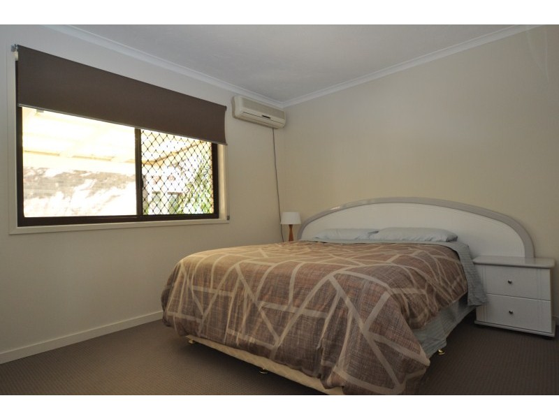 2/183 Muir Street, Labrador QLD 4215