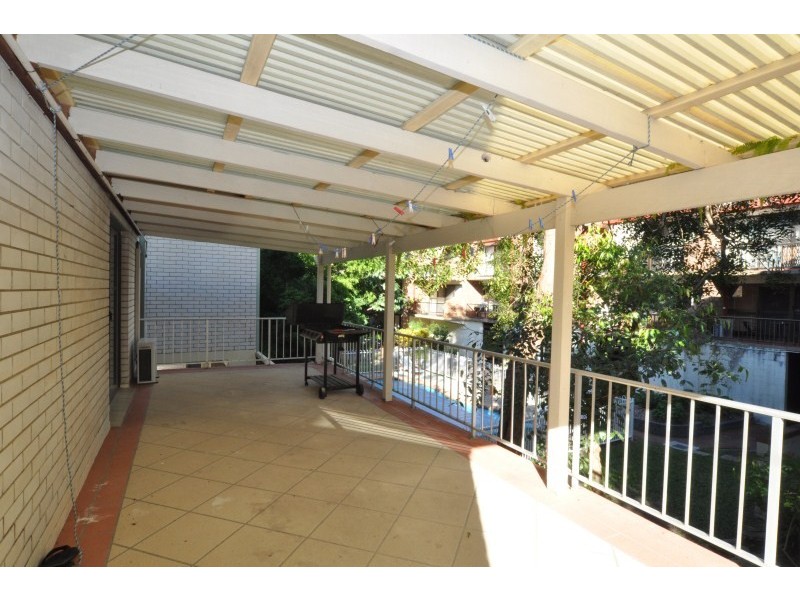 2/183 Muir Street, Labrador QLD 4215