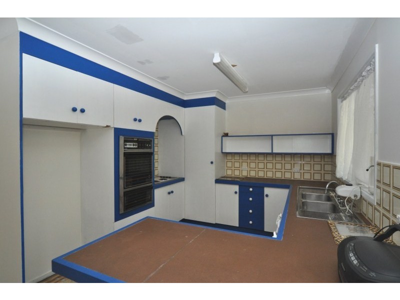 24 Crinum Crescent, Southport QLD 4215