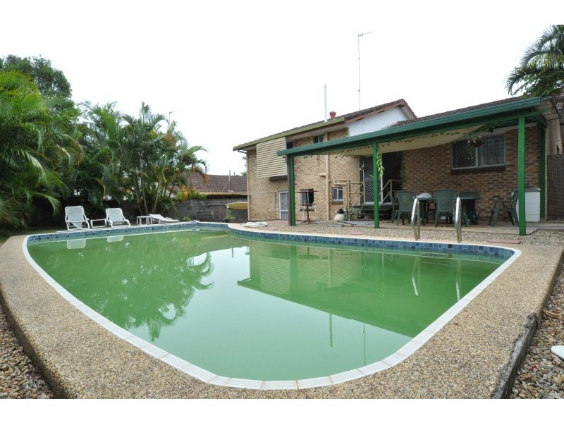 24 Crinum Crescent, Southport QLD 4215