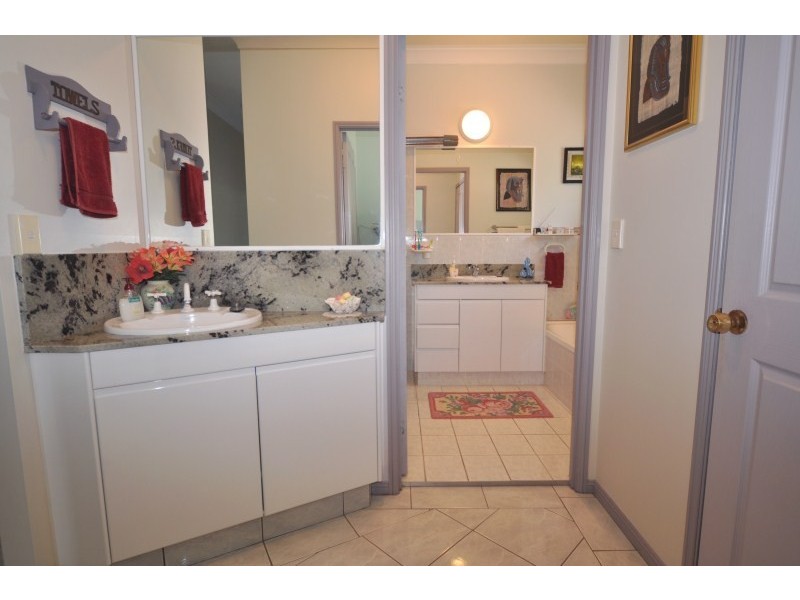 14 Gary Player Crescent, Parkwood QLD 4214