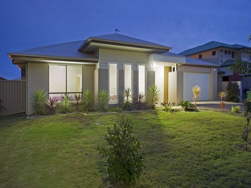 27 Rhodium Crescent, Hope Island QLD 4212