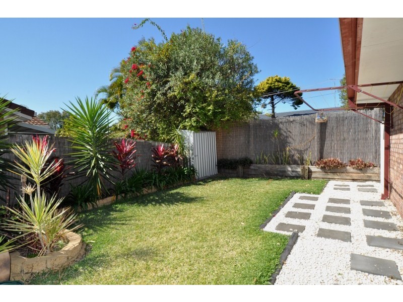 2/2 Freeman Street, Labrador QLD 4215