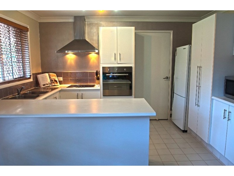 2/2 Freeman Street, Labrador QLD 4215