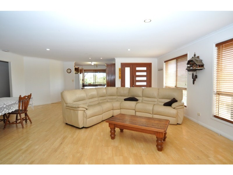 8 Iron Place, Arundel QLD 4214