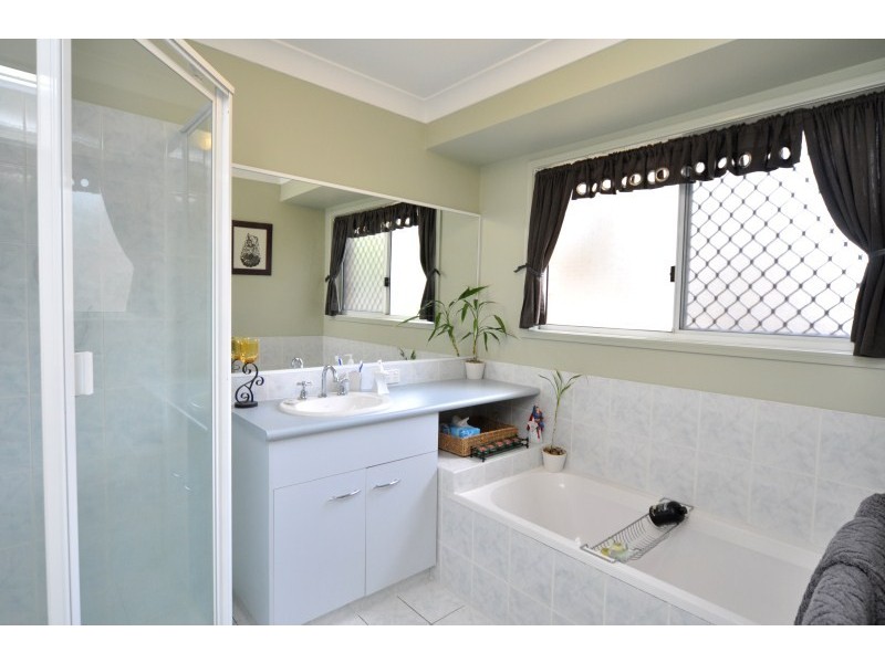 24 Alcott Court, Parkwood QLD 4214