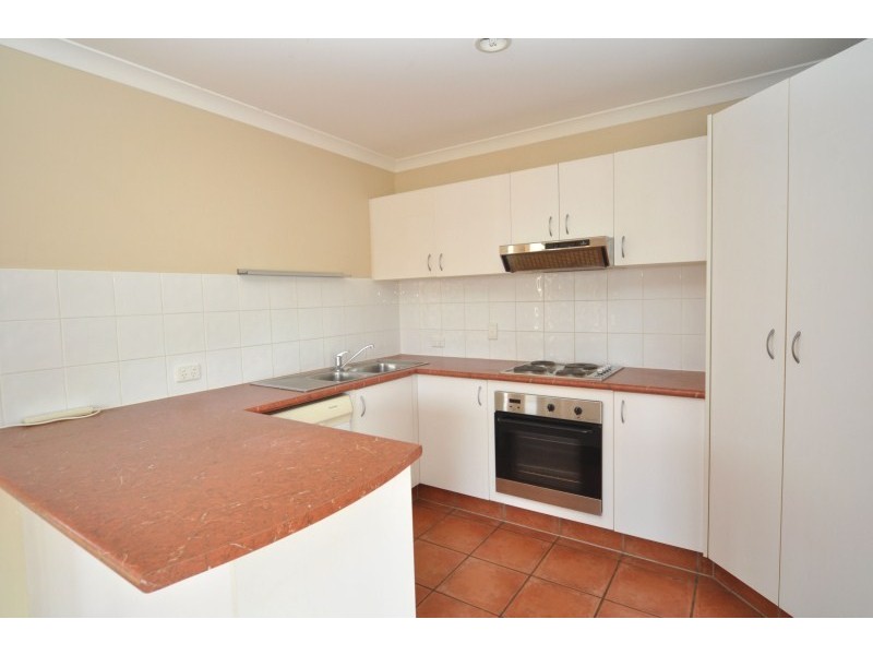 2 Madasin Close, Arundel QLD 4214