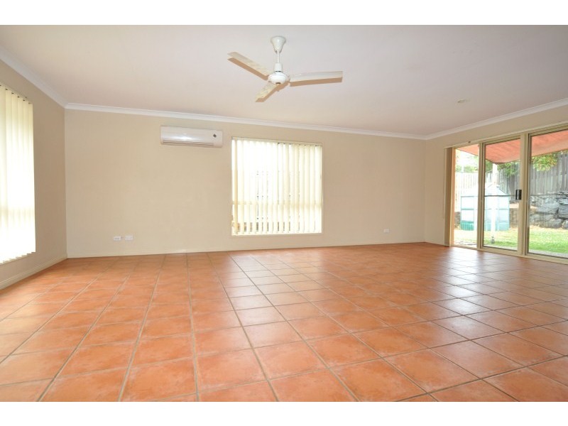 2 Madasin Close, Arundel QLD 4214