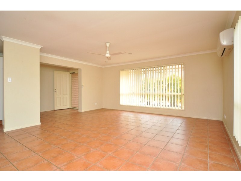 2 Madasin Close, Arundel QLD 4214
